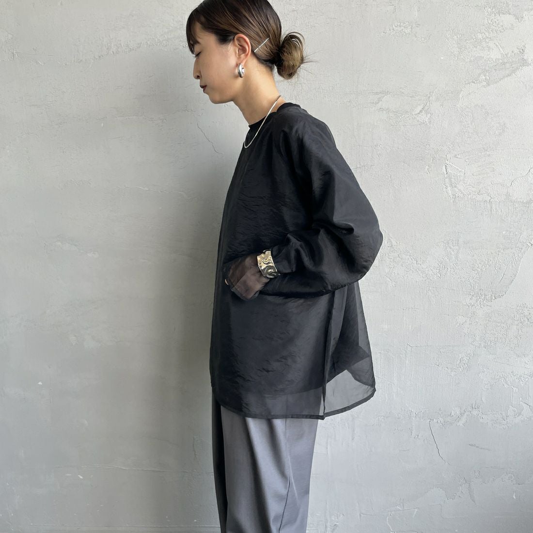 nenom [ネノム] ラグランシアーレイヤードTシャツ [NE25132014] 09 BLACK &&モデル身長：150cm 着用サイズ：F&&