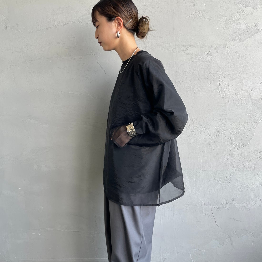 nenom [ネノム] ラグランシアーレイヤードTシャツ [NE25132014] 09 BLACK &&モデル身長：150cm 着用サイズ：F&&