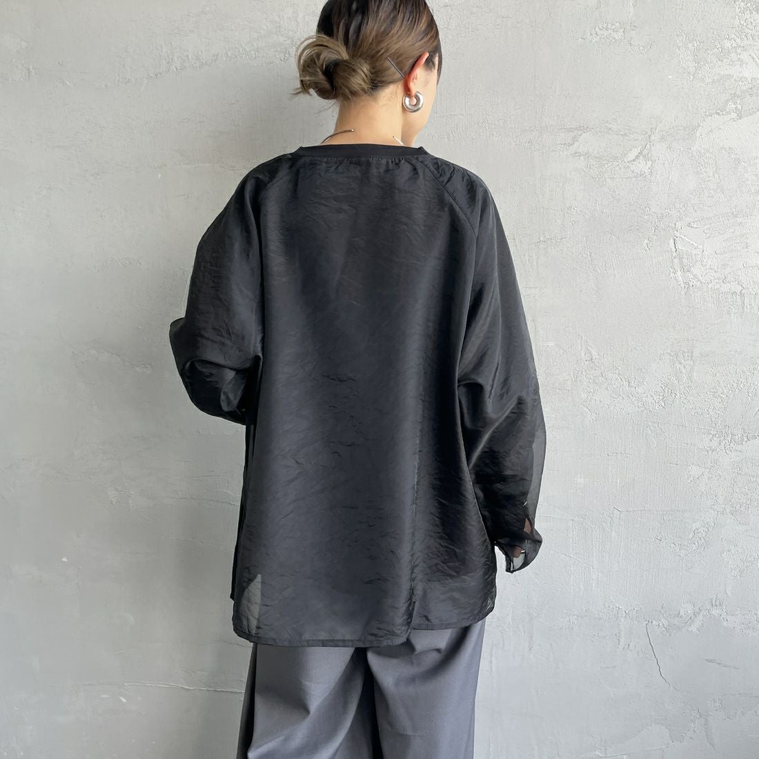 nenom [ネノム] ラグランシアーレイヤードTシャツ [NE25132014] 09 BLACK &&モデル身長：150cm 着用サイズ：F&&