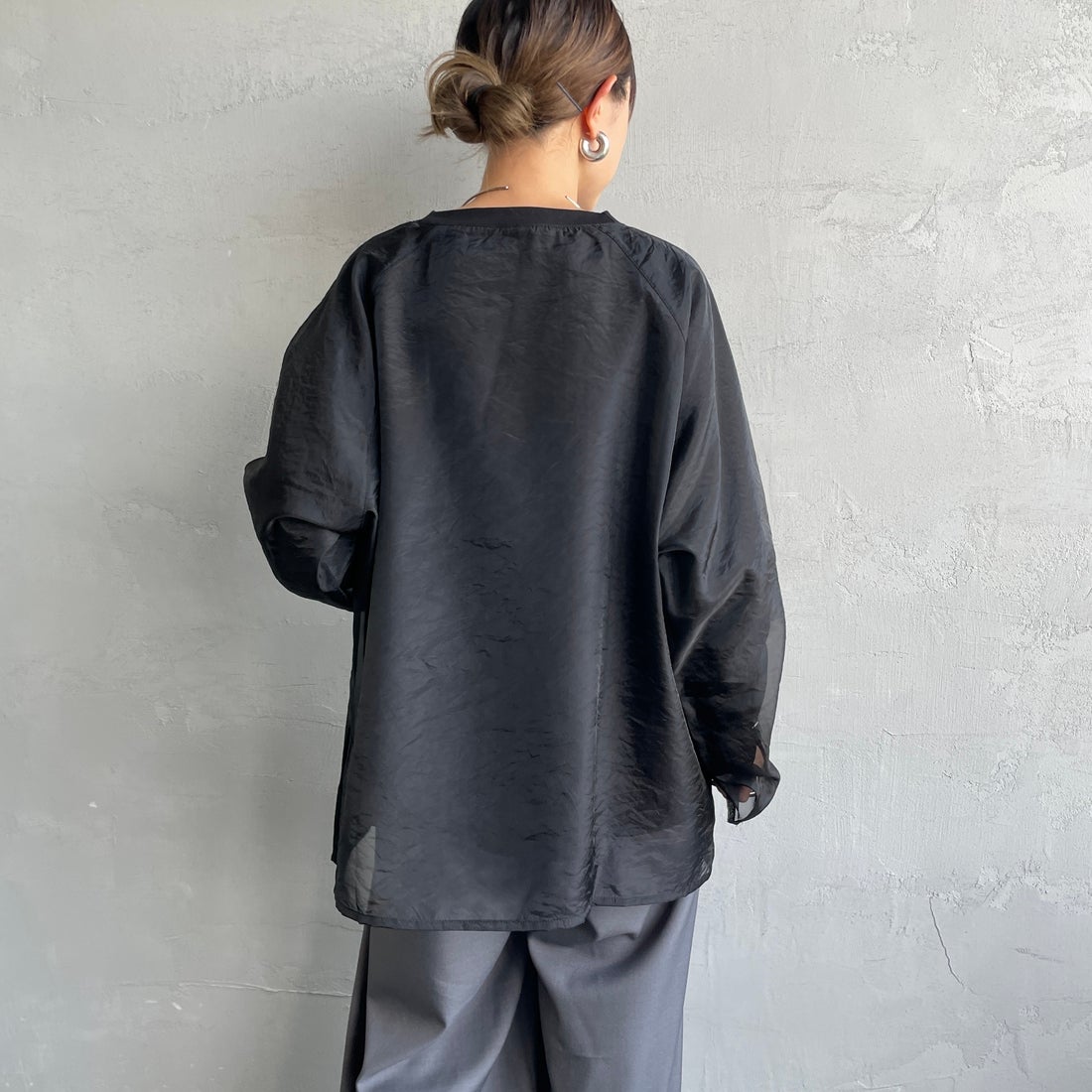 nenom [ネノム] ラグランシアーレイヤードTシャツ [NE25132014] 09 BLACK &&モデル身長：150cm 着用サイズ：F&&