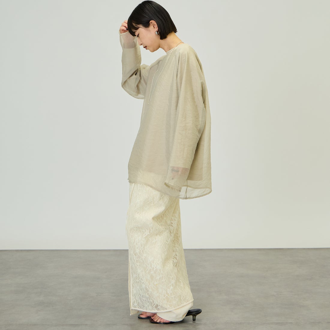 nenom [ネノム] ラグランシアーレイヤードTシャツ [NE25132014] 22 BEIGE &&モデル身長：150cm 着用サイズ：F&&