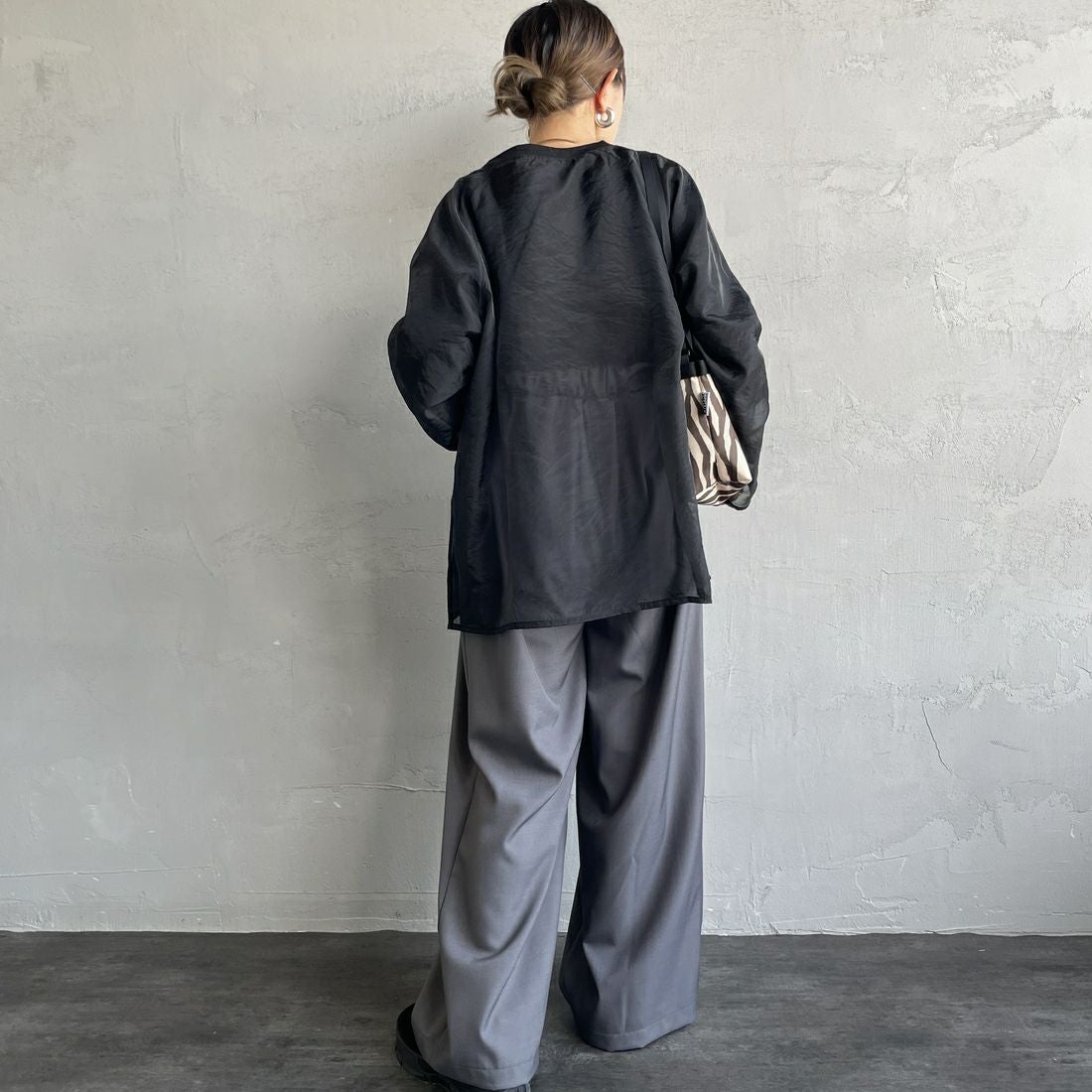 nenom [ネノム] ラグランシアーレイヤードTシャツ [NE25132014] 09 BLACK &&モデル身長：150cm 着用サイズ：F&&