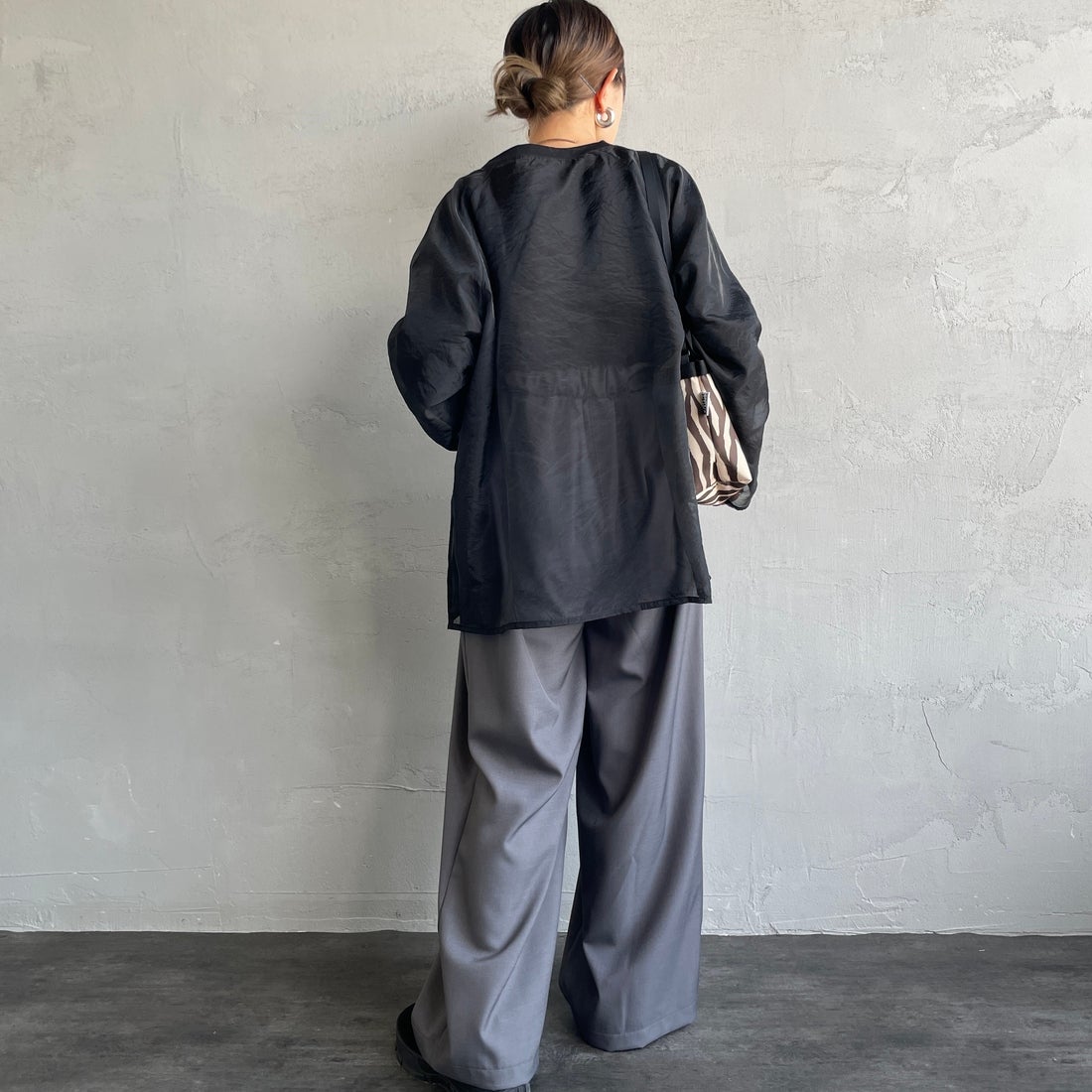 nenom [ネノム] ラグランシアーレイヤードTシャツ [NE25132014] 09 BLACK &&モデル身長：150cm 着用サイズ：F&&