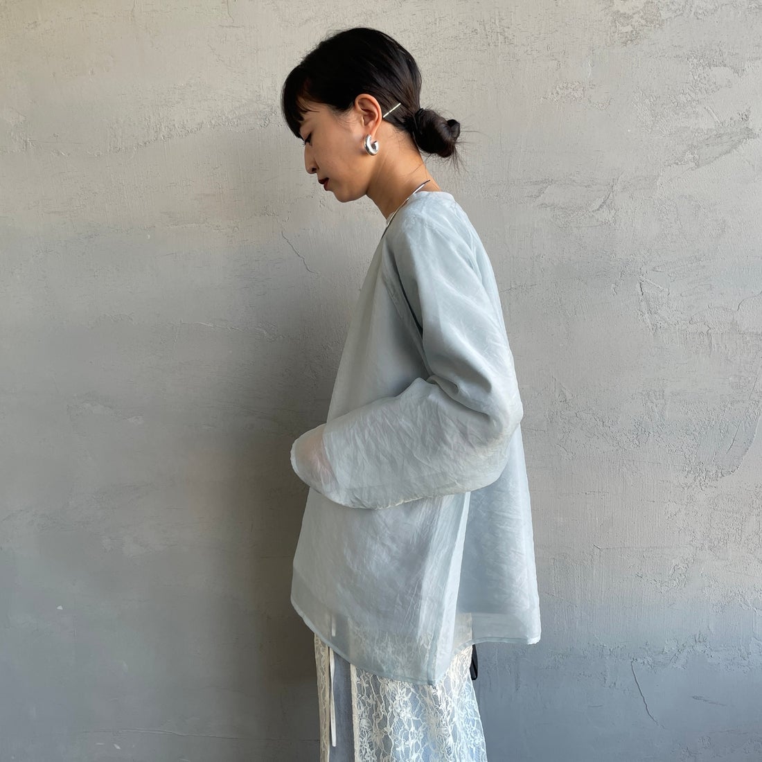 nenom [ネノム] ラグランシアーレイヤードTシャツ [NE25132014] 10 SAX &&モデル身長：150cm 着用サイズ：F&&