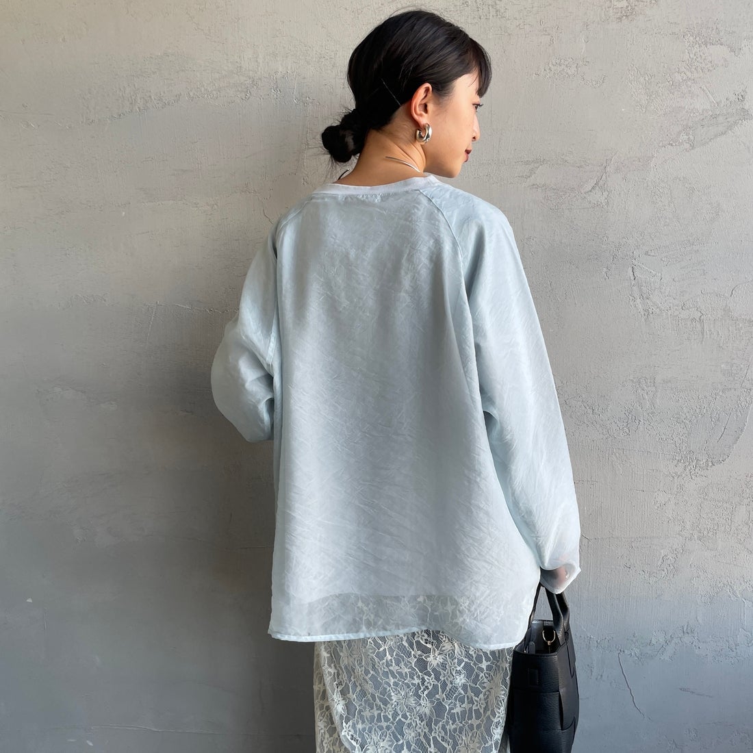 nenom [ネノム] ラグランシアーレイヤードTシャツ [NE25132014] 10 SAX &&モデル身長：150cm 着用サイズ：F&&