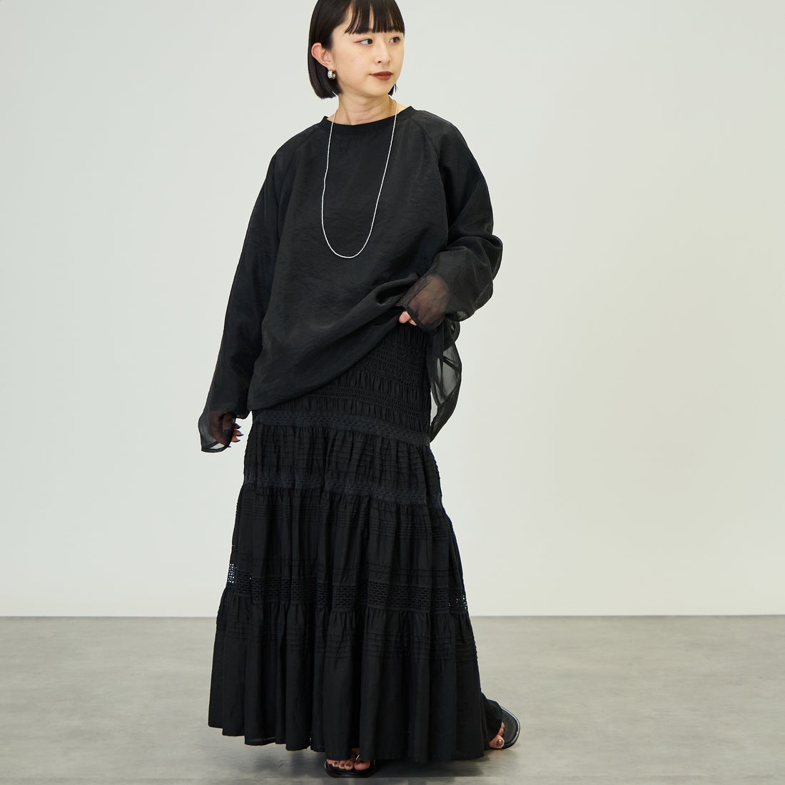 nenom [ネノム] ラグランシアーレイヤードTシャツ [NE25132014] 09 BLACK &&モデル身長：150cm 着用サイズ：F&&