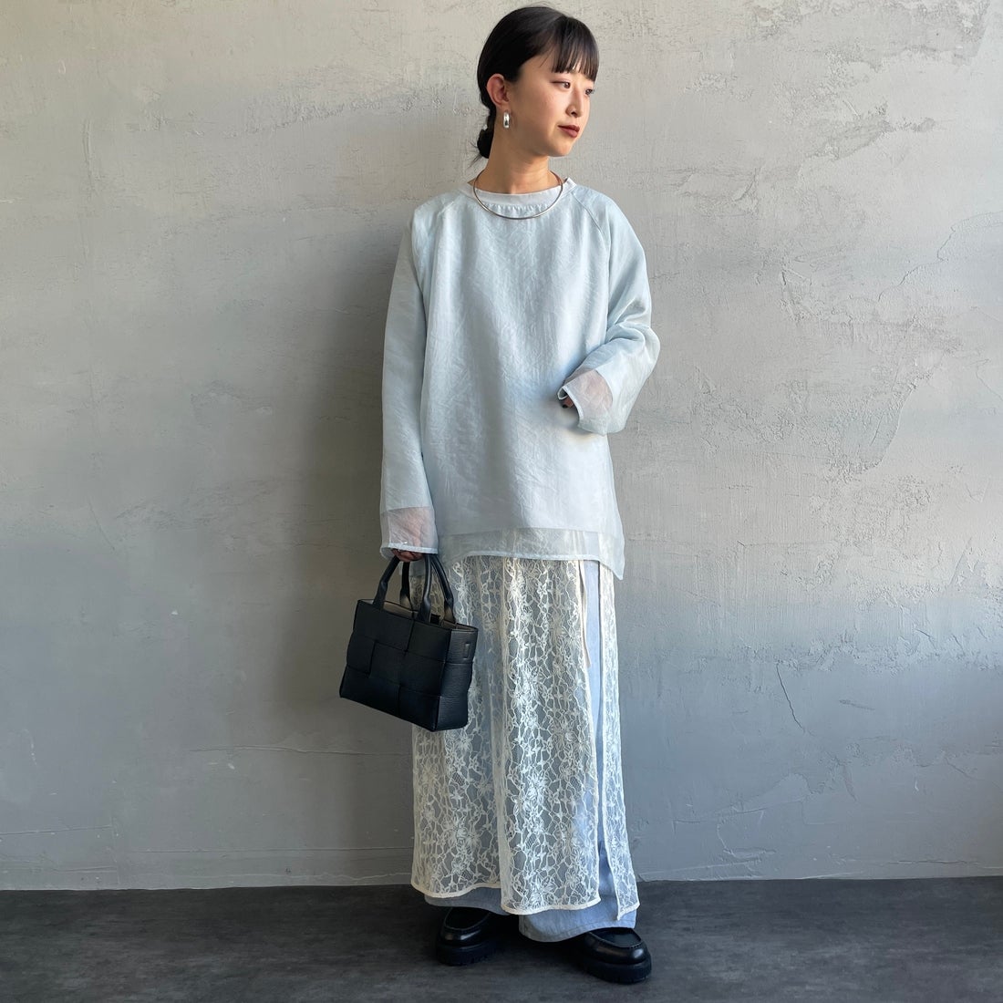 nenom [ネノム] ラグランシアーレイヤードTシャツ [NE25132014] 10 SAX &&モデル身長：150cm 着用サイズ：F&&