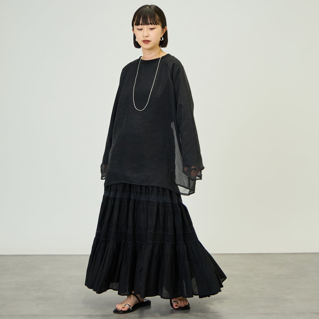 nenom [ネノム] ラグランシアーレイヤードTシャツ [NE25132014] 09 BLACK &&モデル身長：150cm 着用サイズ：F&&