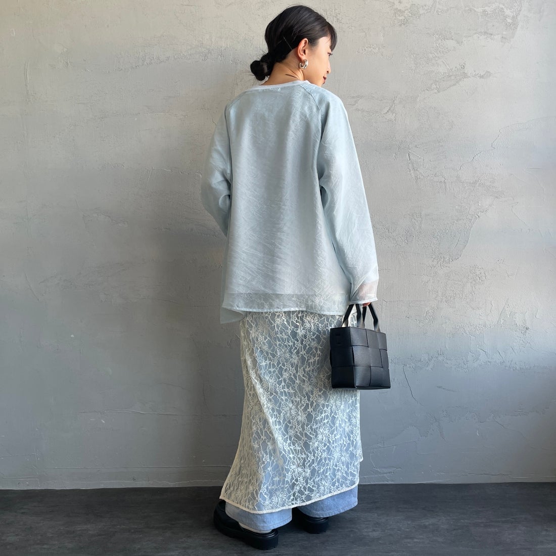 nenom [ネノム] ラグランシアーレイヤードTシャツ [NE25132014] 10 SAX &&モデル身長：150cm 着用サイズ：F&&