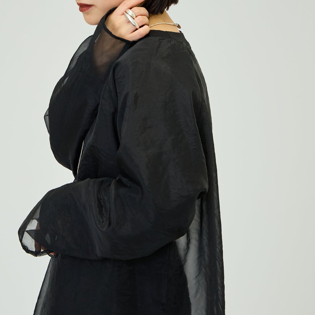 nenom [ネノム] ラグランシアーレイヤードTシャツ [NE25132014] 09 BLACK &&モデル身長：150cm 着用サイズ：F&&