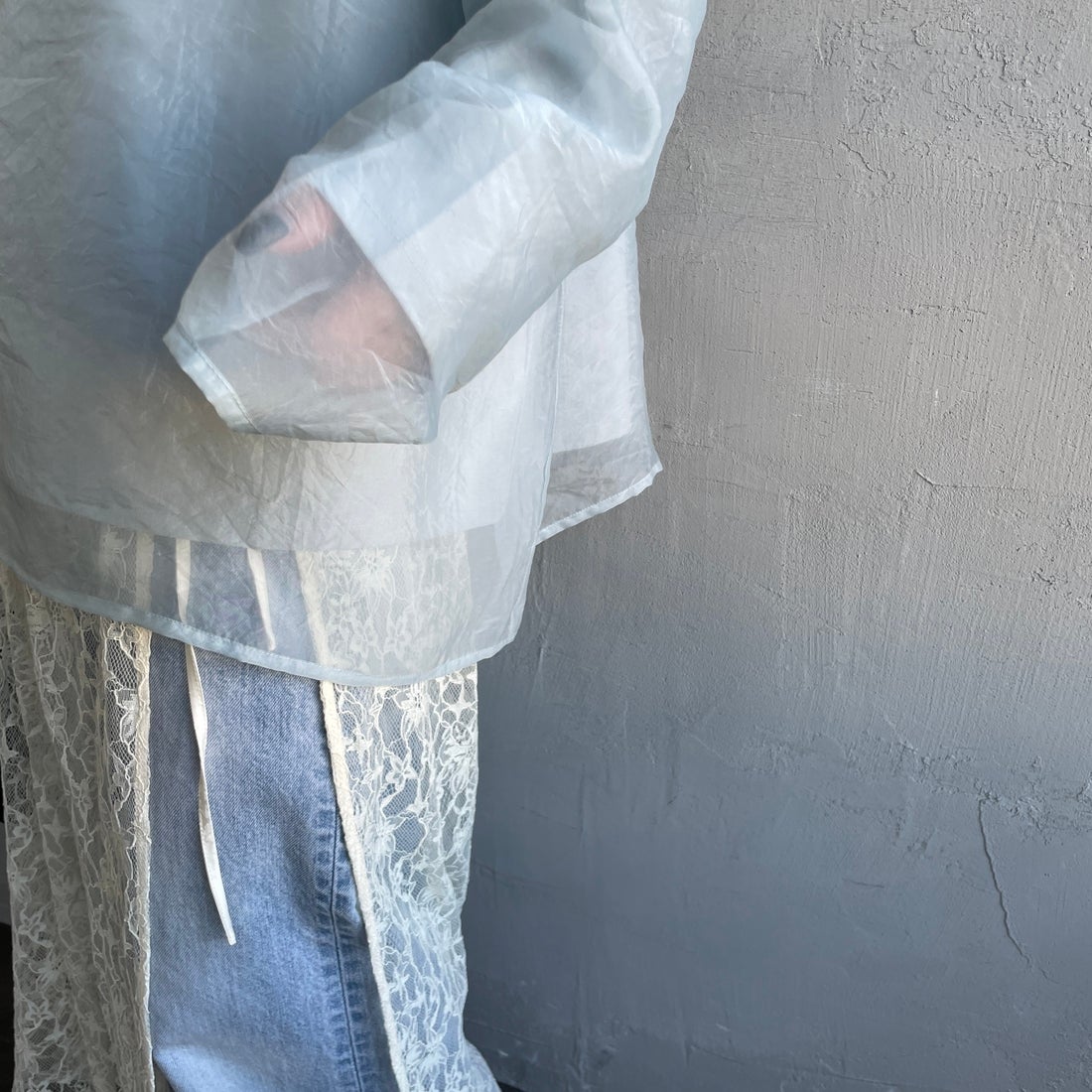 nenom [ネノム] ラグランシアーレイヤードTシャツ [NE25132014] 10 SAX &&モデル身長：150cm 着用サイズ：F&&