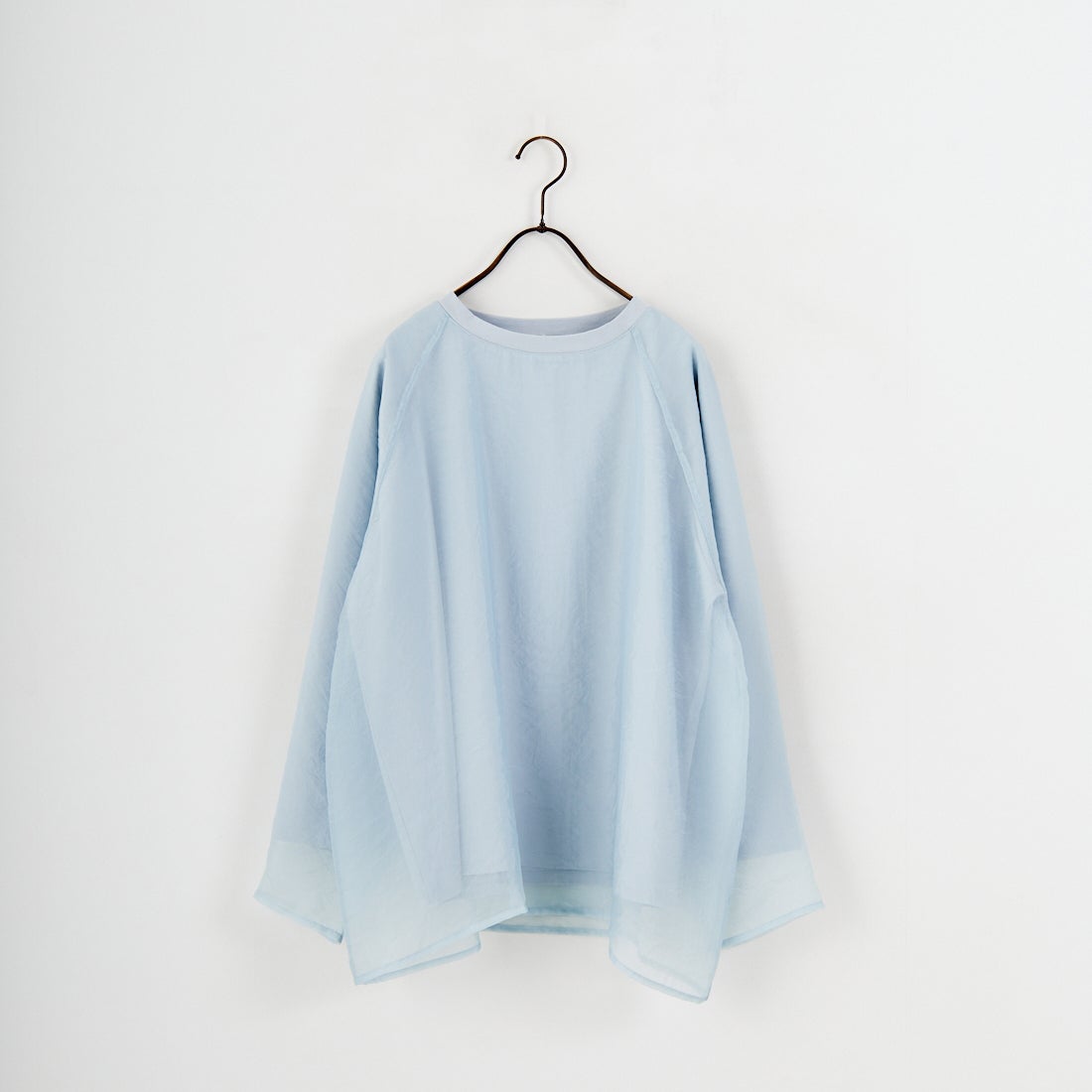 nenom [ネノム] ラグランシアーレイヤードTシャツ [NE25132014] 10 SAX &&モデル身長：150cm 着用サイズ：F&&