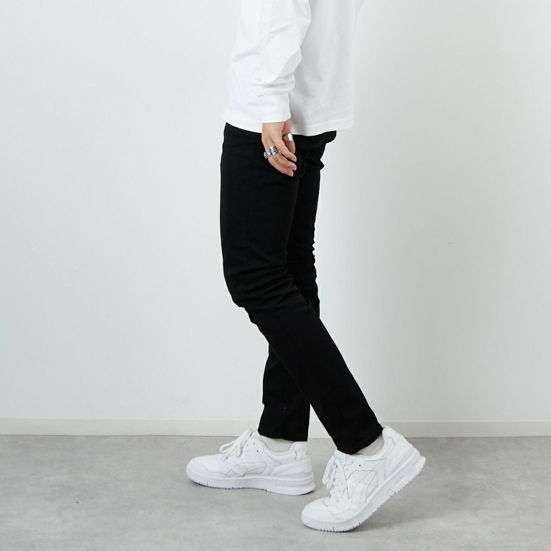 Dsquared2 [ディースクエアード] SKATERジーンズ [74LB1743-39781] 900 BLACK &&モデル身長：179cm 着用サイズ：46&&