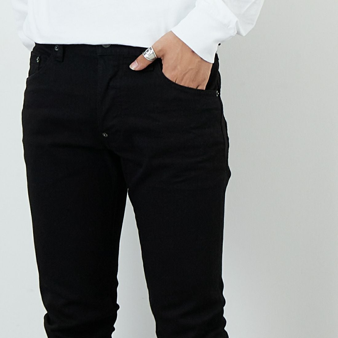 Dsquared2 [ディースクエアード] SKATERジーンズ [74LB1743-39781] 900 BLACK &&モデル身長：179cm 着用サイズ：46&&