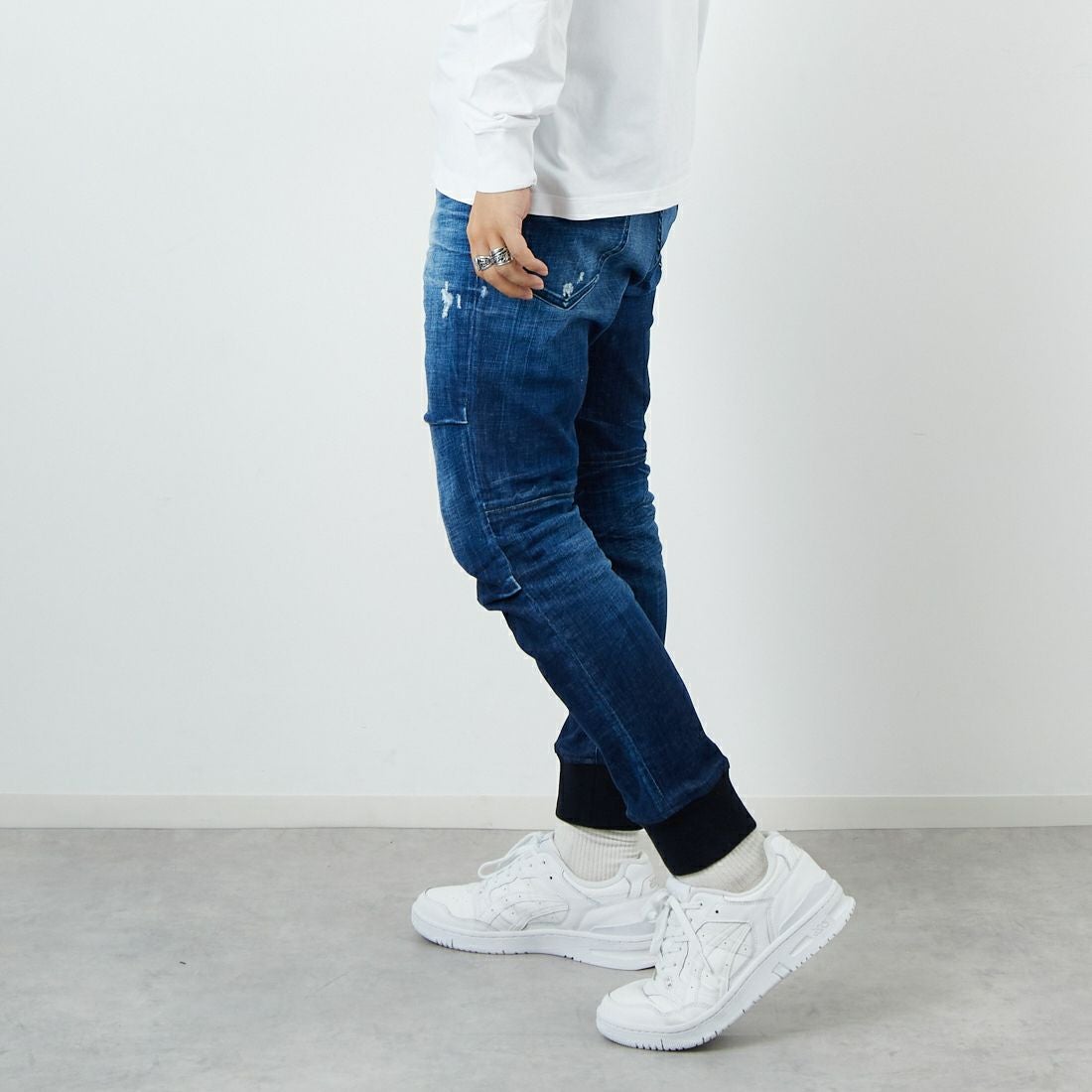 Dsquared2 [ディースクエアード] トラックデニムパンツ [74KB1081-30010] 470 NAVY &&モデル身長：179cm 着用サイズ：48&&