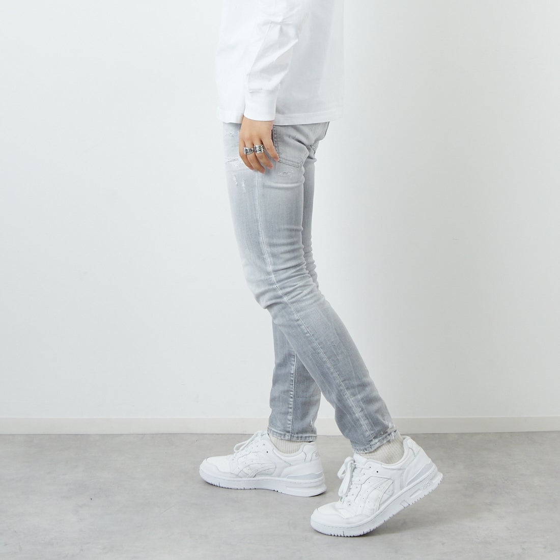 Dsquared2 [ディースクエアード] SKATERジーンズ [74LB1754-30260] 852 GRAY &&モデル身長：179cm 着用サイズ：46&&