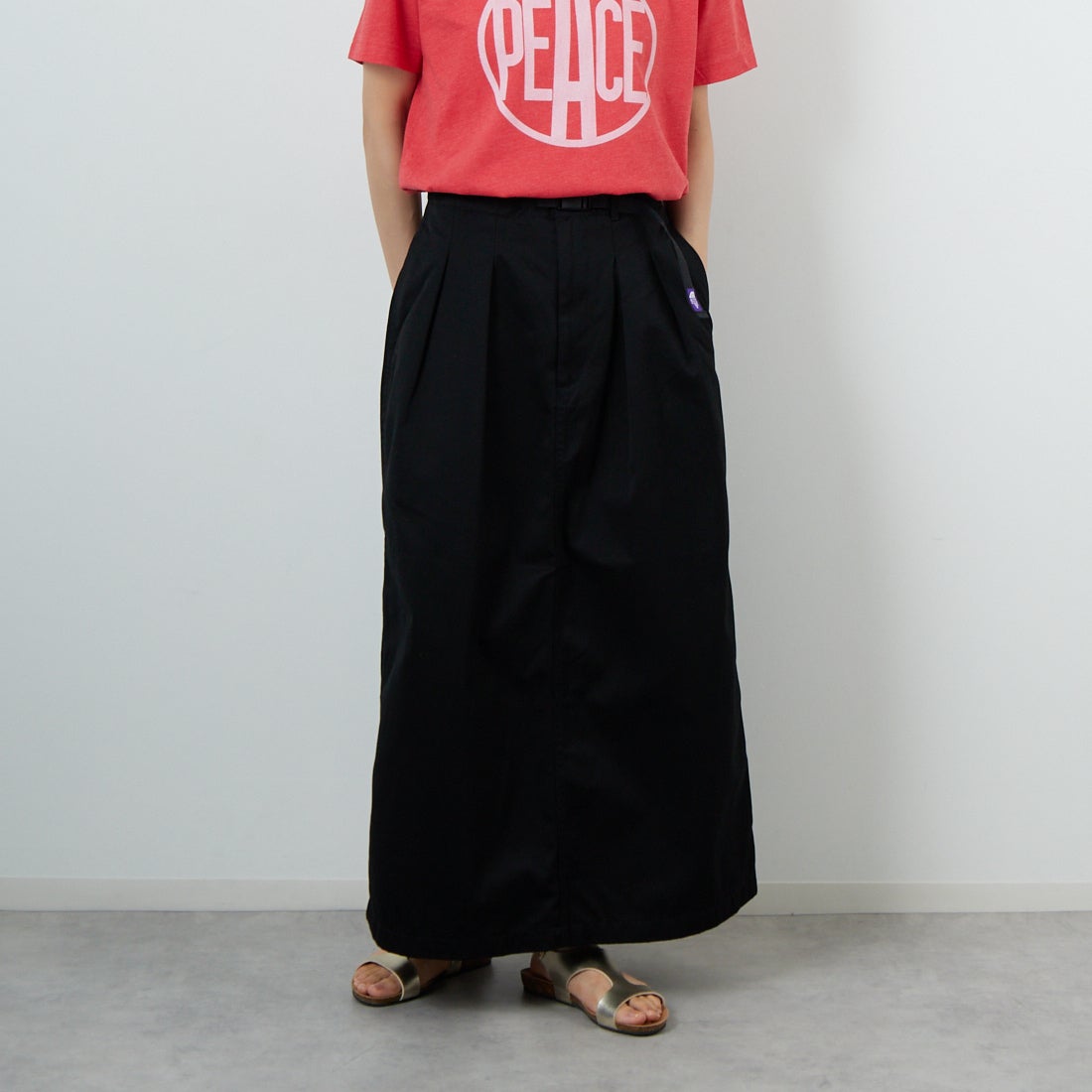 THE NORTH FACE PURPLE LABEL [ザ ノースフェイス パープルレーベル] チノタックフィールドスカート [N25FE066] K BLACK &&モデル身長：160cm 着用サイズ：WS&&