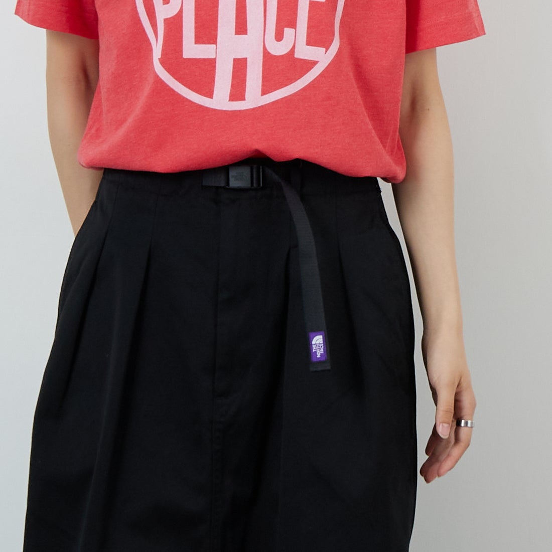 THE NORTH FACE PURPLE LABEL [ザ ノースフェイス パープルレーベル] チノタックフィールドスカート [N25FE066] K BLACK &&モデル身長：160cm 着用サイズ：WS&&