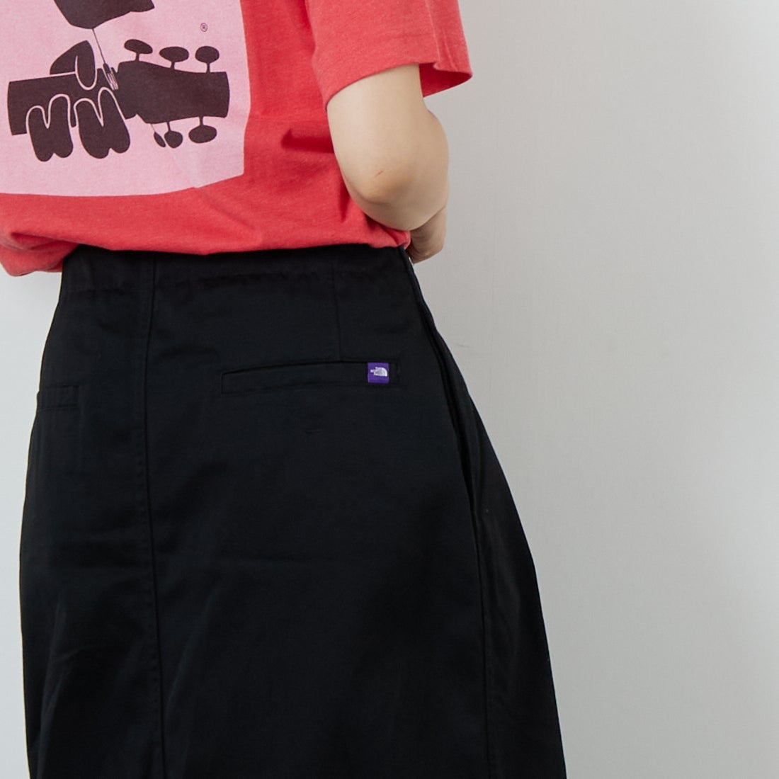 THE NORTH FACE PURPLE LABEL [ザ ノースフェイス パープルレーベル] チノタックフィールドスカート [N25FE066] K BLACK &&モデル身長：160cm 着用サイズ：WS&&