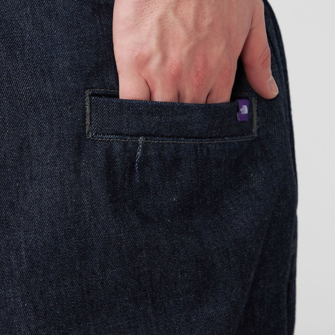 THE NORTH FACE PURPLE LABEL [ザ ノースフェイス パープルレーベル] デニムワイドテーパード フィールドパンツ [N25FC068] ID INDIGO &&モデル身長：179cm 着用サイズ：32&&
