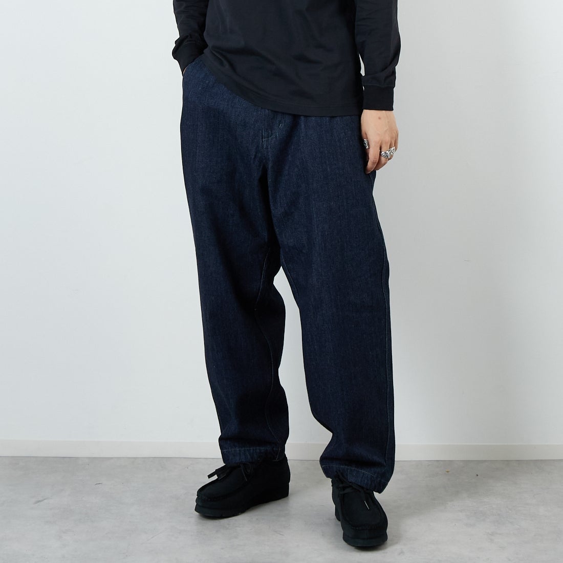 THE NORTH FACE PURPLE LABEL [ザ ノースフェイス パープルレーベル] デニムワイドテーパード フィールドパンツ [N25FC068] ID INDIGO &&モデル身長：179cm 着用サイズ：32&&