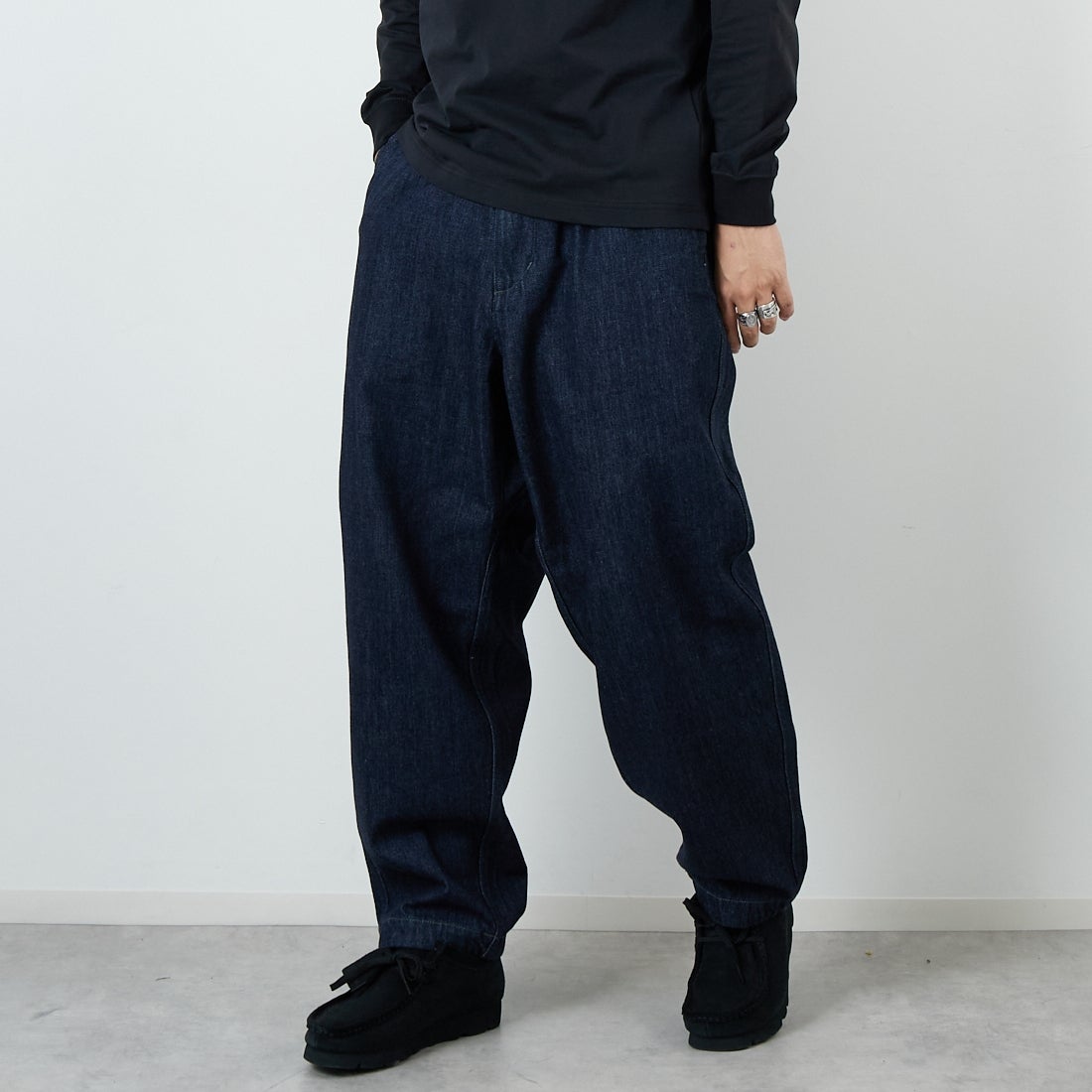 THE NORTH FACE PURPLE LABEL [ザ ノースフェイス パープルレーベル] デニムワイドテーパード フィールドパンツ [N25FC068] ID INDIGO &&モデル身長：179cm 着用サイズ：32&&