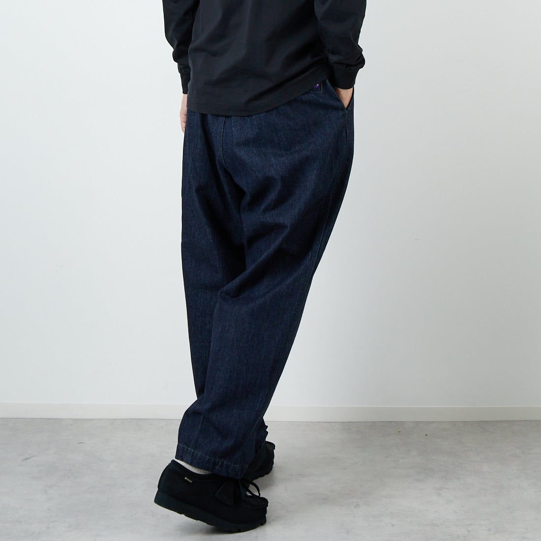 THE NORTH FACE PURPLE LABEL [ザ ノースフェイス パープルレーベル] デニムワイドテーパード フィールドパンツ [N25FC068] ID INDIGO &&モデル身長：179cm 着用サイズ：32&&