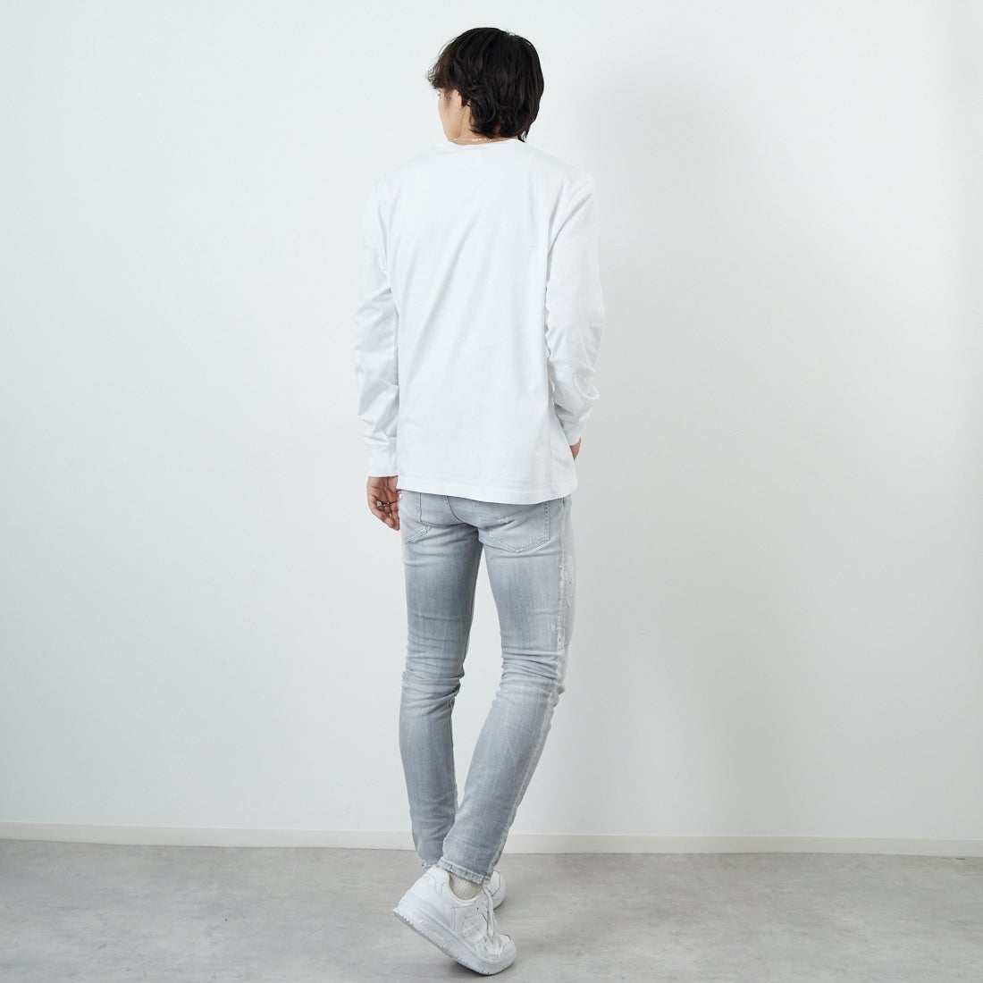 Dsquared2 [ディースクエアード] レギュラーフィットロングスリーブTシャツ [74GD1480-20020] 100 WHITE &&モデル身長：179cm 着用サイズ：M&&