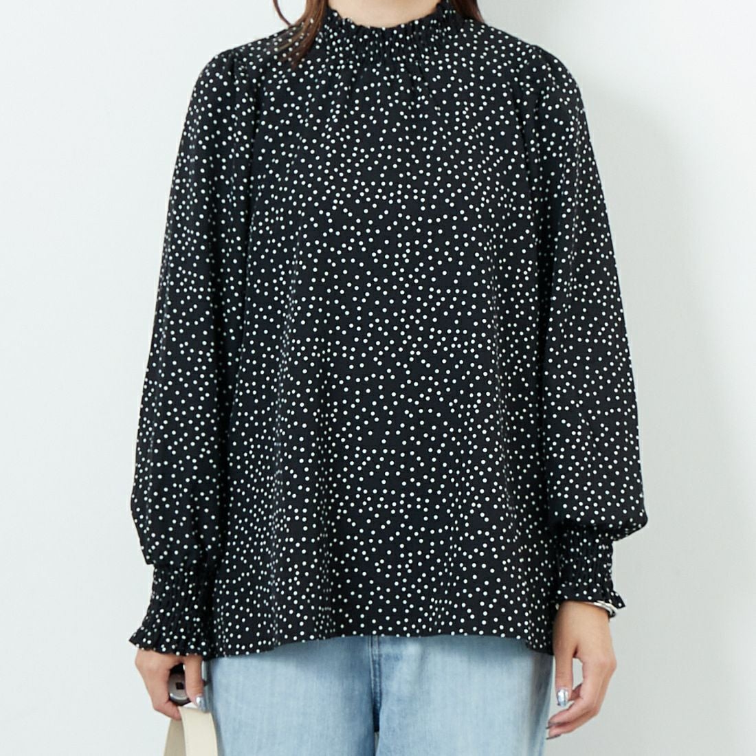 Jf Ready Made [ジェイエフレディメイド] シャーリングネック アソートブラウス [3104301] 895 ｸﾛ/ｼﾛ &&モデル身長：167cm 着用サイズ：F&&