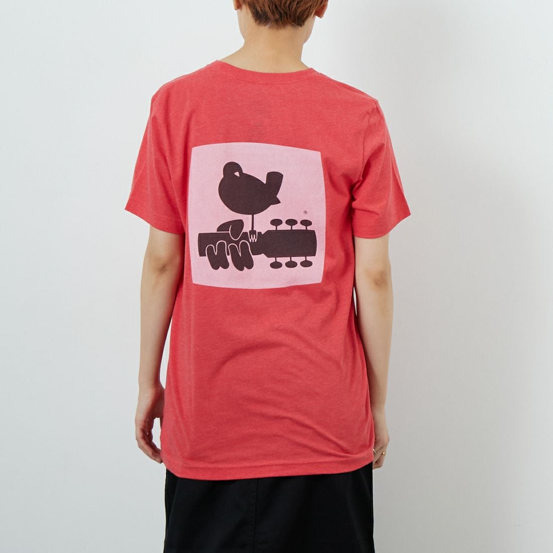 BLUESCENTRIC [ブルースセントリック] ウッドストック ピースロゴTシャツ [BLC1100014] H.RED &&モデル身長：160cm 着用サイズ：M&&
