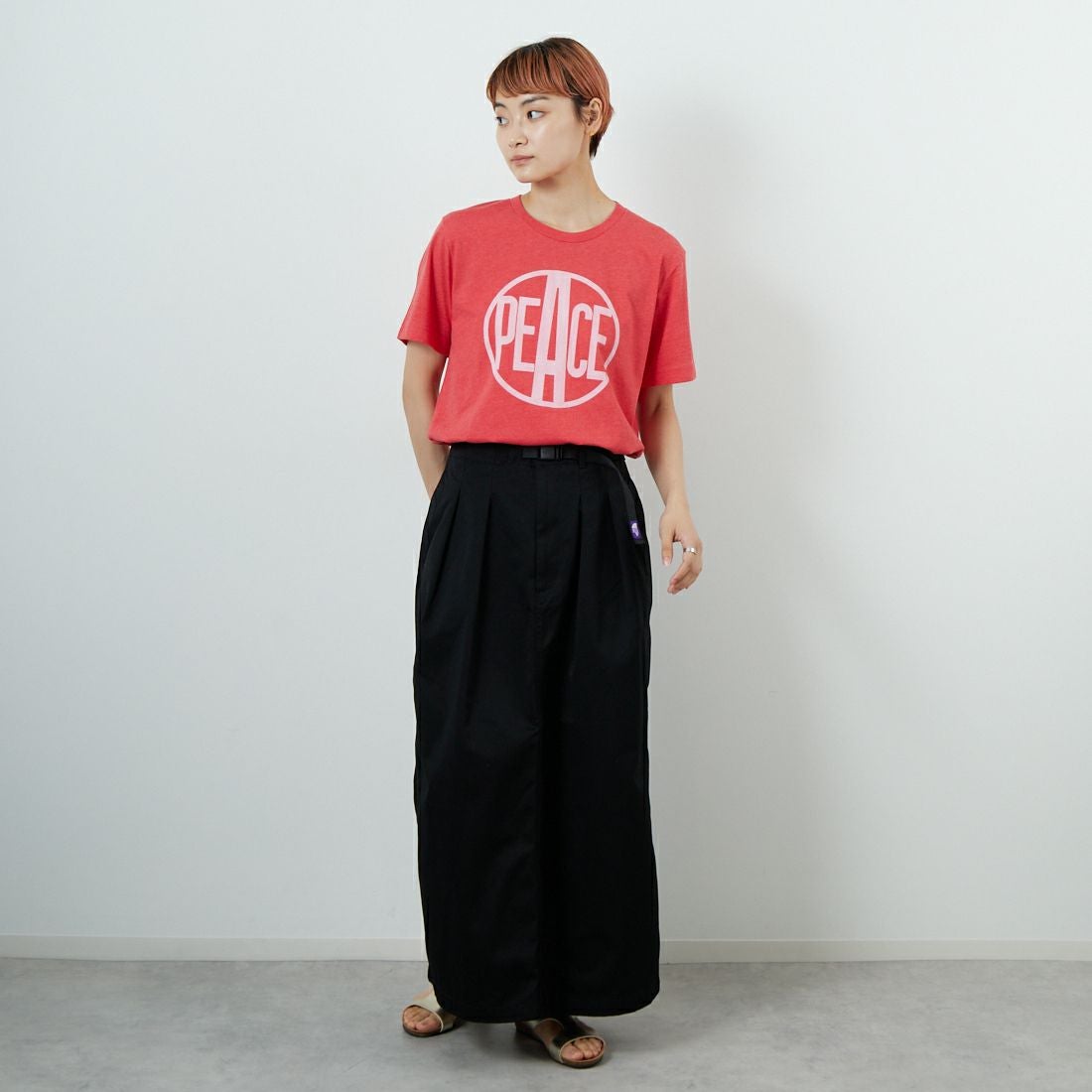 BLUESCENTRIC [ブルースセントリック] ウッドストック ピースロゴTシャツ [BLC1100014] H.RED &&モデル身長：160cm 着用サイズ：M&&