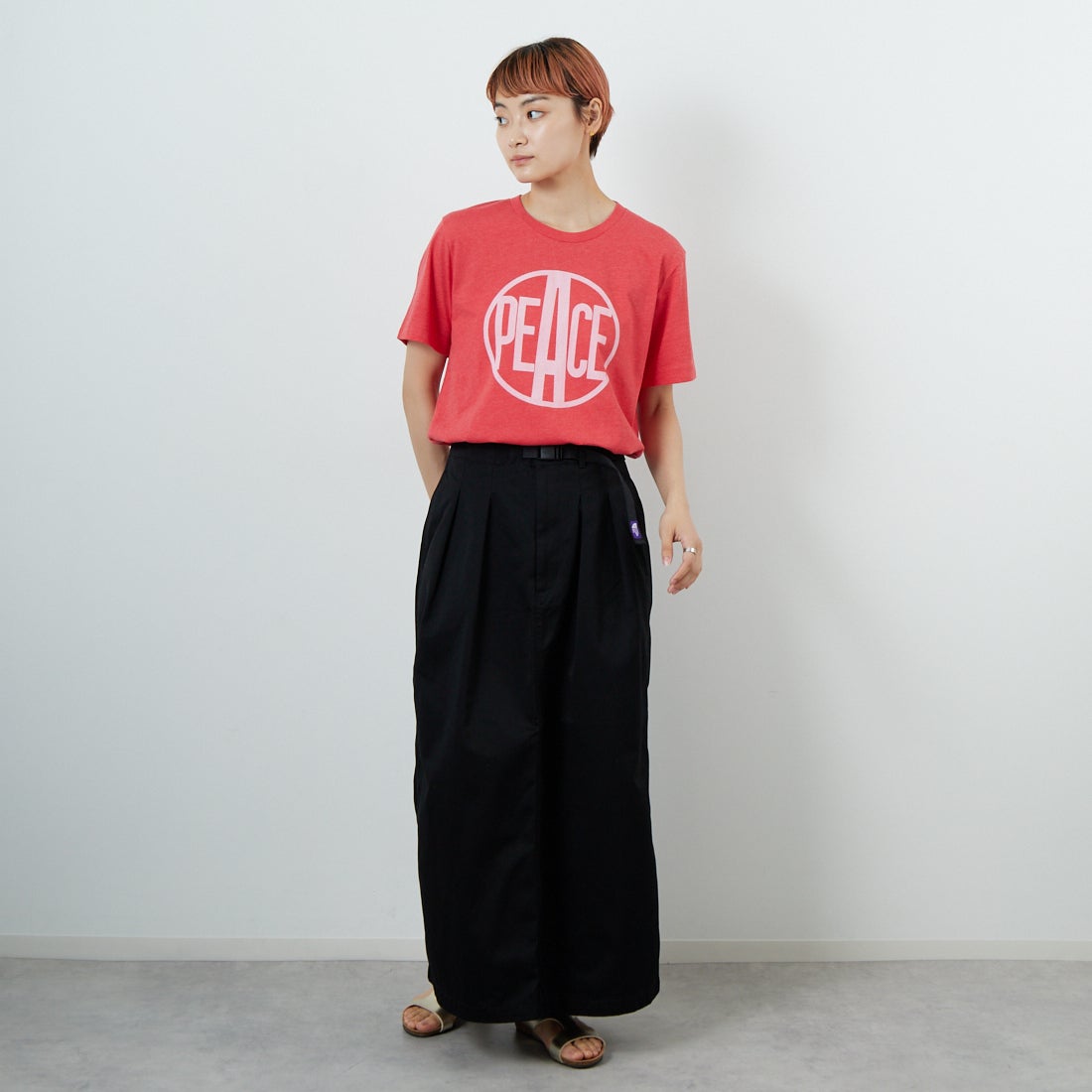 BLUESCENTRIC [ブルースセントリック] ウッドストック ピースロゴTシャツ [BLC1100014] H.RED &&モデル身長：160cm 着用サイズ：M&&