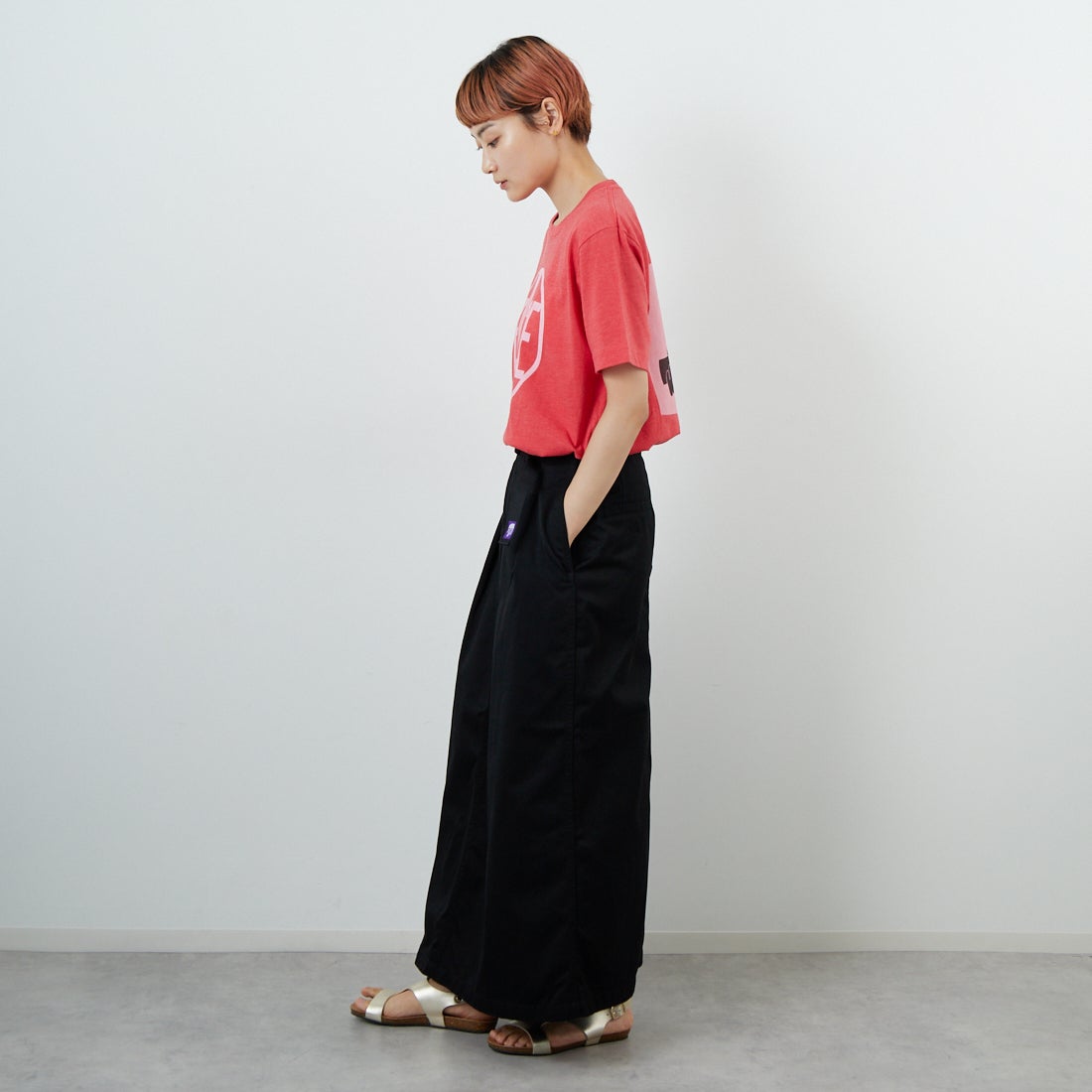 BLUESCENTRIC [ブルースセントリック] ウッドストック ピースロゴTシャツ [BLC1100014] H.RED &&モデル身長：160cm 着用サイズ：M&&