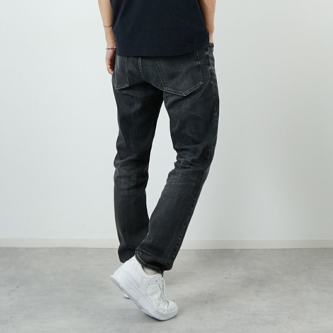 RED CARD TOKYO [レッドカード トーキョー] Rhythm+ イージースリムテーパードパンツ [47M93301BKU] BLACK USED &&モデル身長：179cm 着用サイズ：32&&