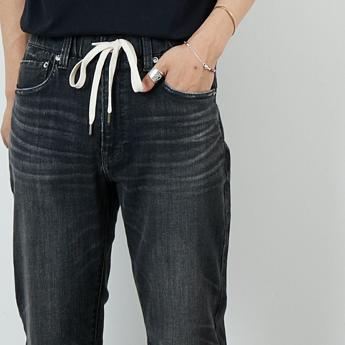 RED CARD TOKYO [レッドカード トーキョー] Rhythm+ イージースリムテーパードパンツ [47M93301BKU] BLACK USED &&モデル身長：179cm 着用サイズ：32&&