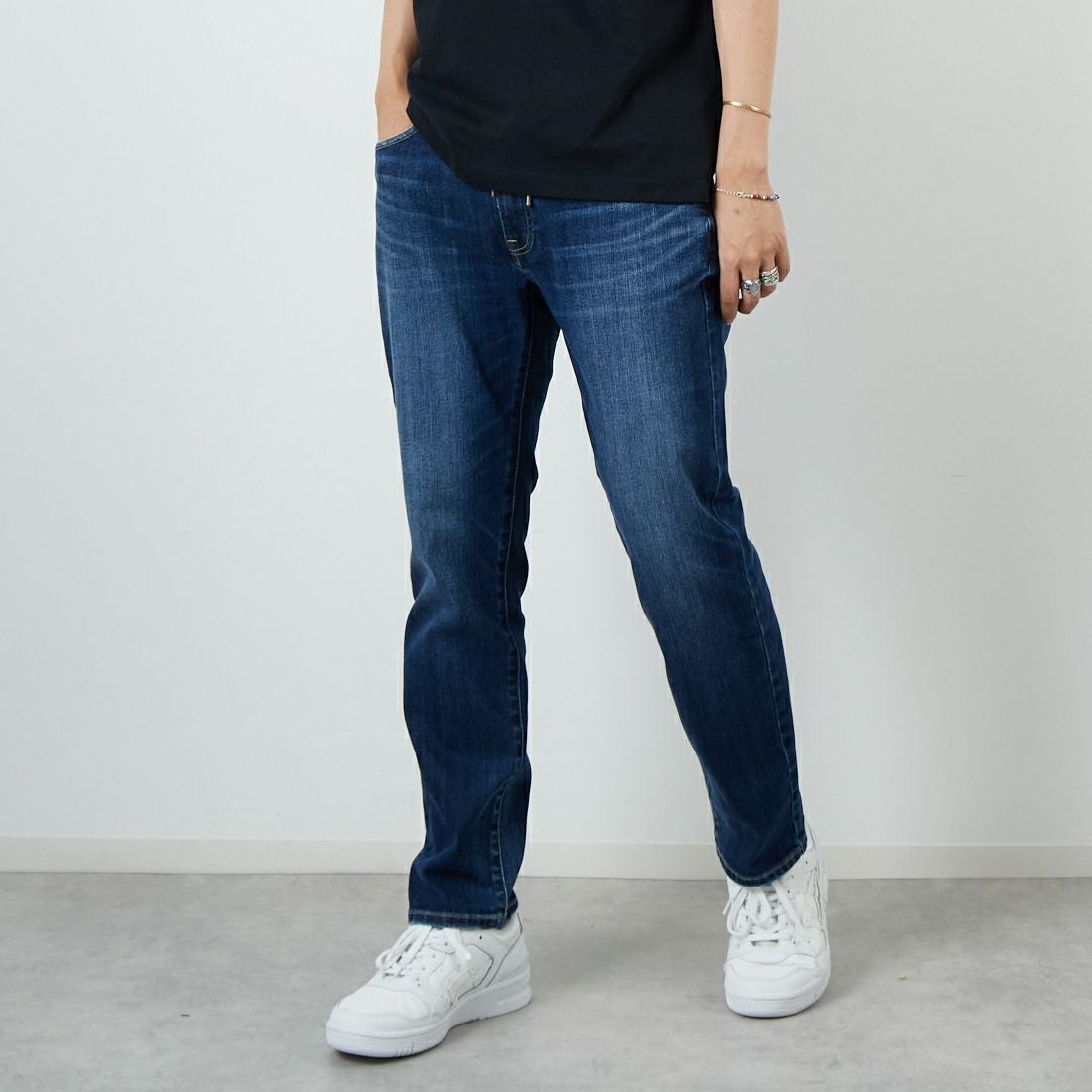 RED CARD TOKYO [レッドカード トーキョー] Rhythm+ イージースリムテーパードパンツ [26M93301KVD] K-VINT DK &&モデル身長：179cm 着用サイズ：32&&