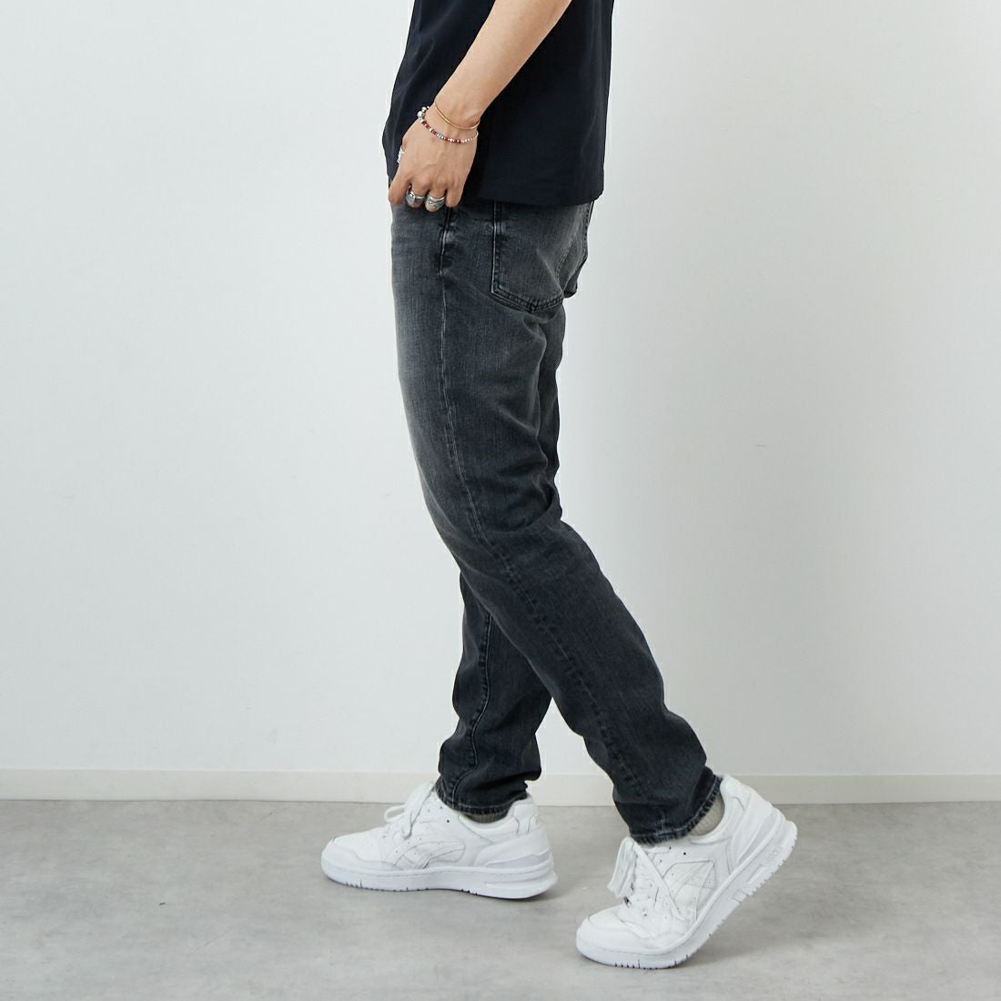 RED CARD TOKYO [レッドカード トーキョー] Rhythm+ スリムテーパードパンツ [88M86801DGR] K-DK GREY &&モデル身長：179cm 着用サイズ：32&&