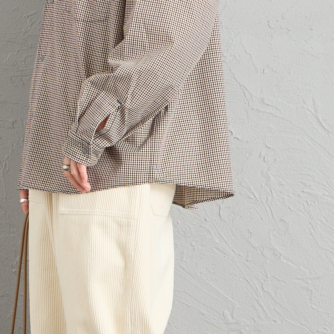 DANTON [ダントン] ドットボタン レギュラーカラー チェックロングスリーブシャツ [DT-B0391PPU] BEIGE CHEC &&モデル身長：158cm 着用サイズ：36&&