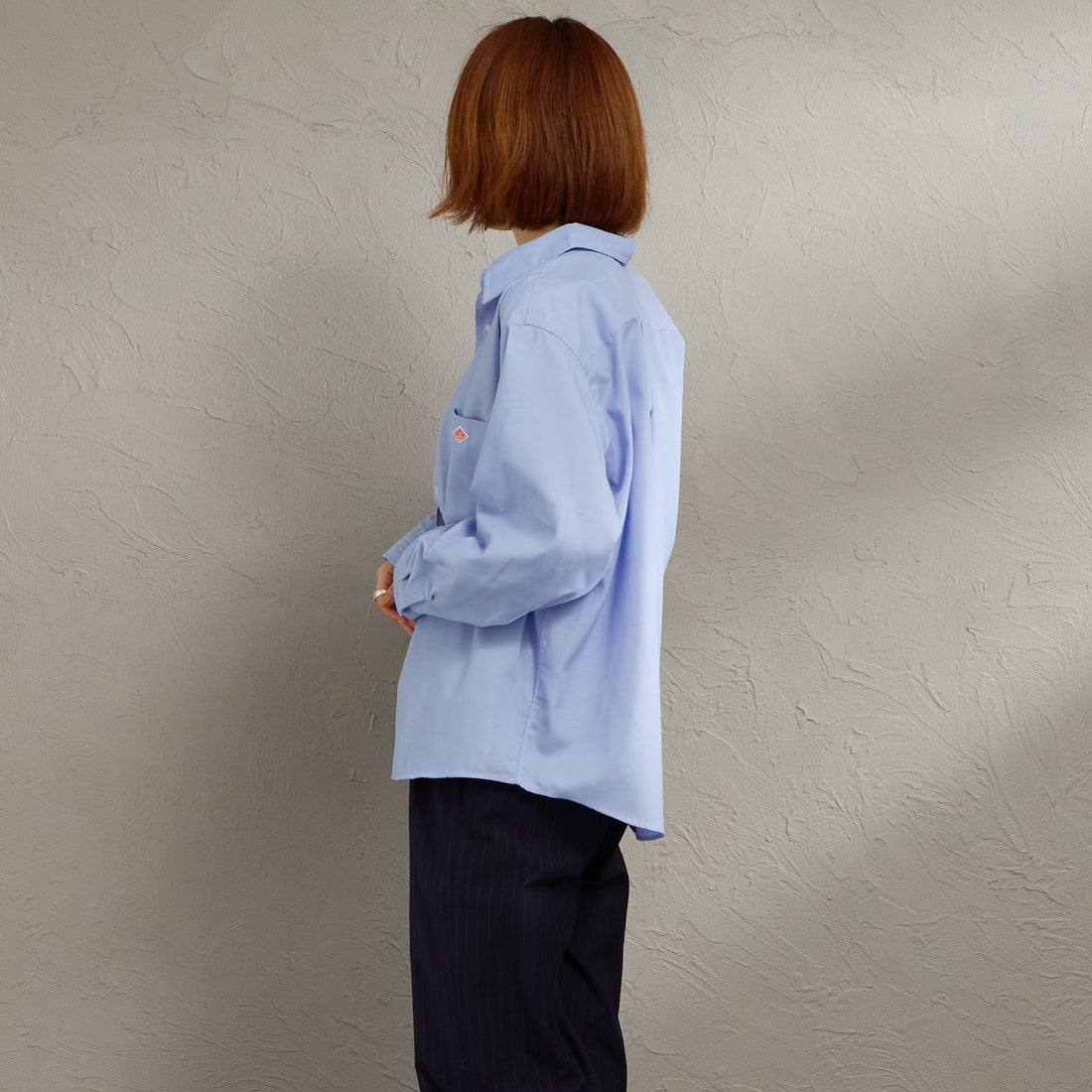 DANTON [ダントン] ドットボタン レギュラーカラー ストライプロングスリーブシャツ [DT-B0391POD] SAX BLUE &&モデル身長：158cm 着用サイズ：36&&