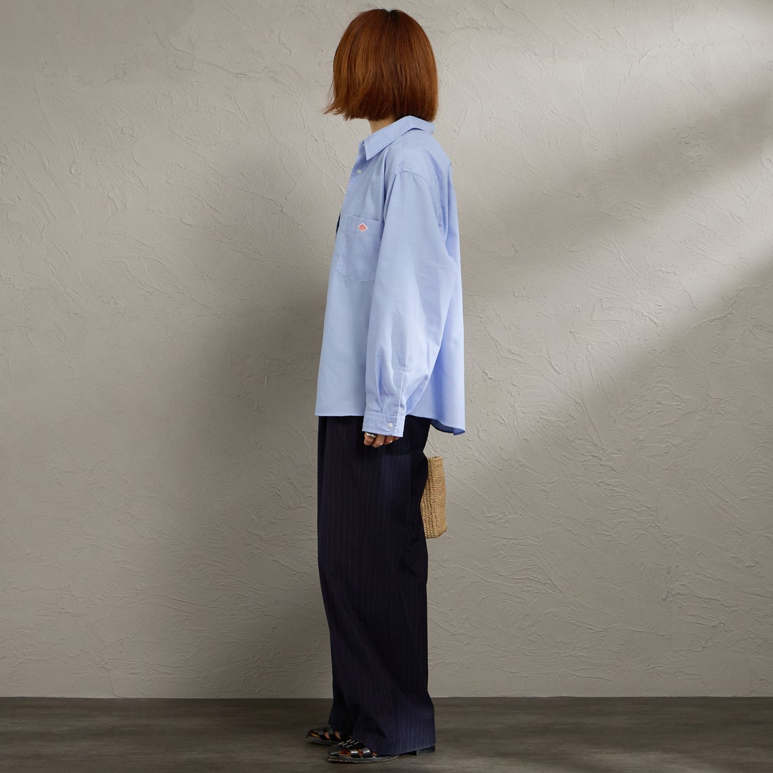 DANTON [ダントン] ドットボタン レギュラーカラー ストライプロングスリーブシャツ [DT-B0391POD] SAX BLUE &&モデル身長：158cm 着用サイズ：36&&