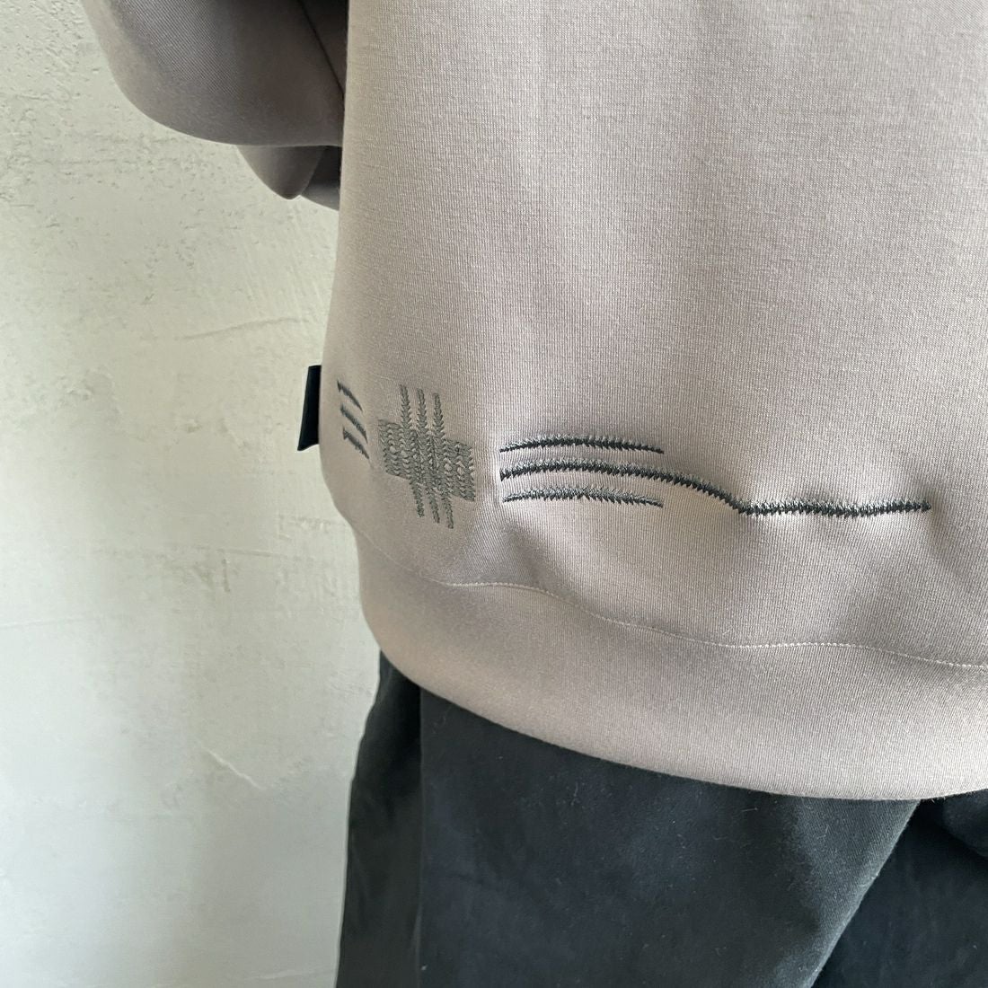 PENDLETON [ペンドルトン] 別注 ネイティブ柄 ダンボールニット クルーネックスウェット [5475-1223-JF] GREIGE &&モデル身長：158cm 着用サイズ：S&&