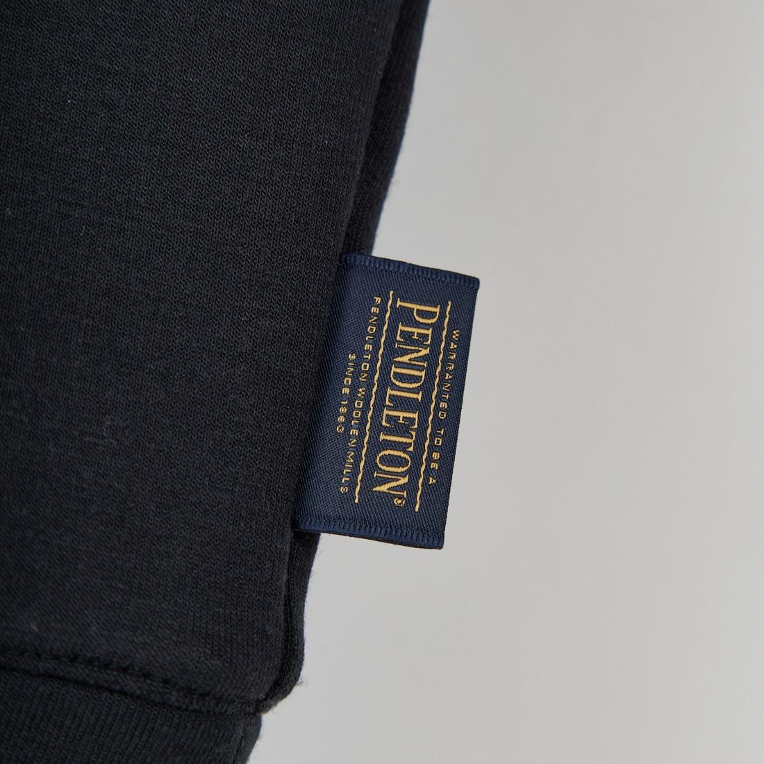 PENDLETON [ペンドルトン] 別注 ネイティブ柄 ダンボールニット クルーネックスウェット [5475-1223-JF] BLACK