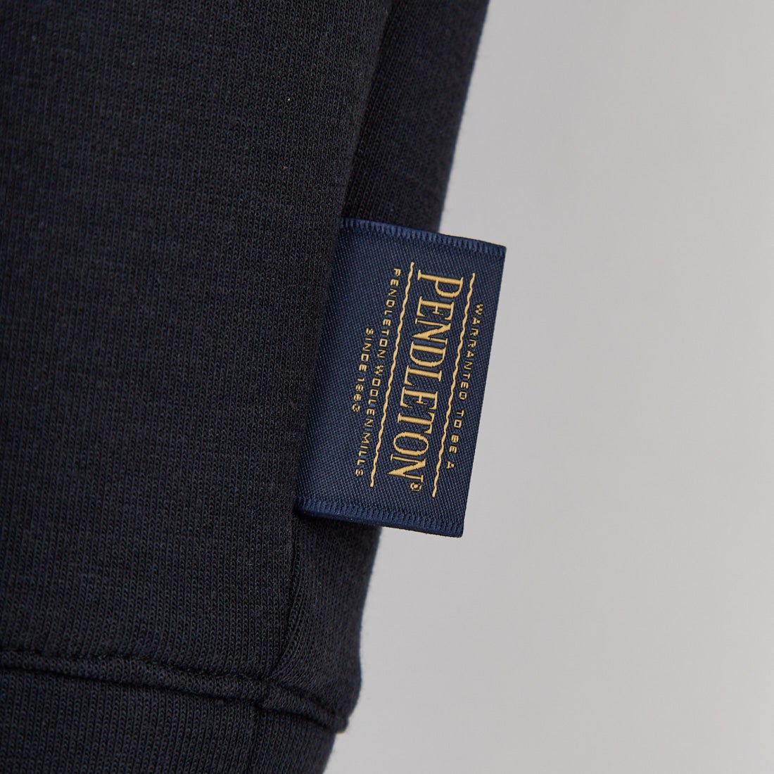 PENDLETON [ペンドルトン] 別注 ネイティブ柄 ダンボールニット スウェットパーカー [5475-1224-JF] BLACK