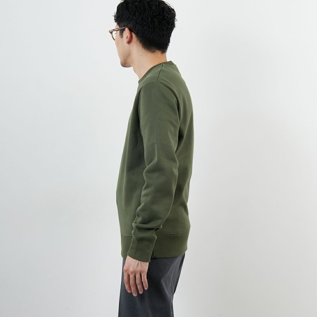 FRED PERRY [フレッドペリー] ローレルリースロゴ刺繍 クルーネックスウェット [M4727] W19 LAUREL &&モデル身長：168cm 着用サイズ：M&&