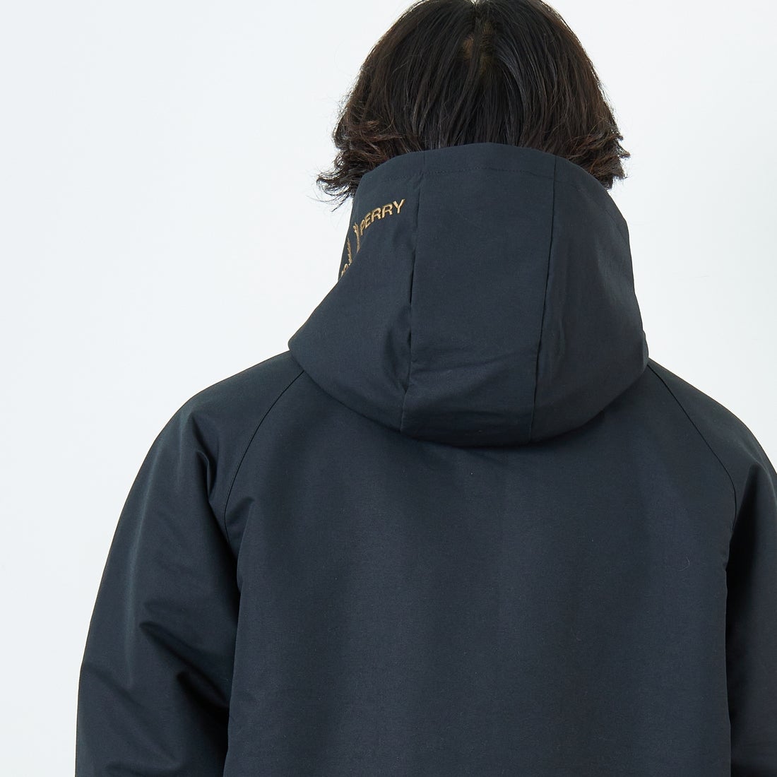 FRED PERRY [フレッドペリー] 別注 パデッドフーデッドシェルジャケット [FPM-25A-24JF] BLK/SHADED &&モデル身長：179cm 着用サイズ：L&&