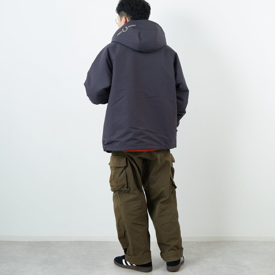 FRED PERRY [フレッドペリー] 別注 パデッドフーデッドシェルジャケット [FPM-25A-24JF] ANCOR/WARM &&モデル身長：167cm 着用サイズ：L&&