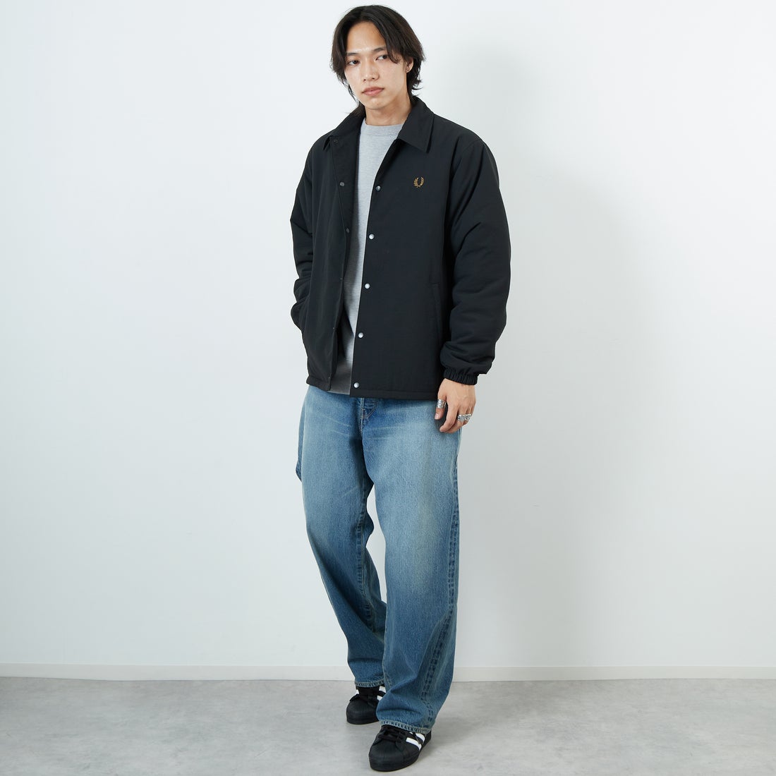 FRED PERRY [フレッドペリー] 別注 パデッドボタンスルージャケット [FPM-25A-23JF] BLK/SHADED &&モデル身長：179cm 着用サイズ：L&&