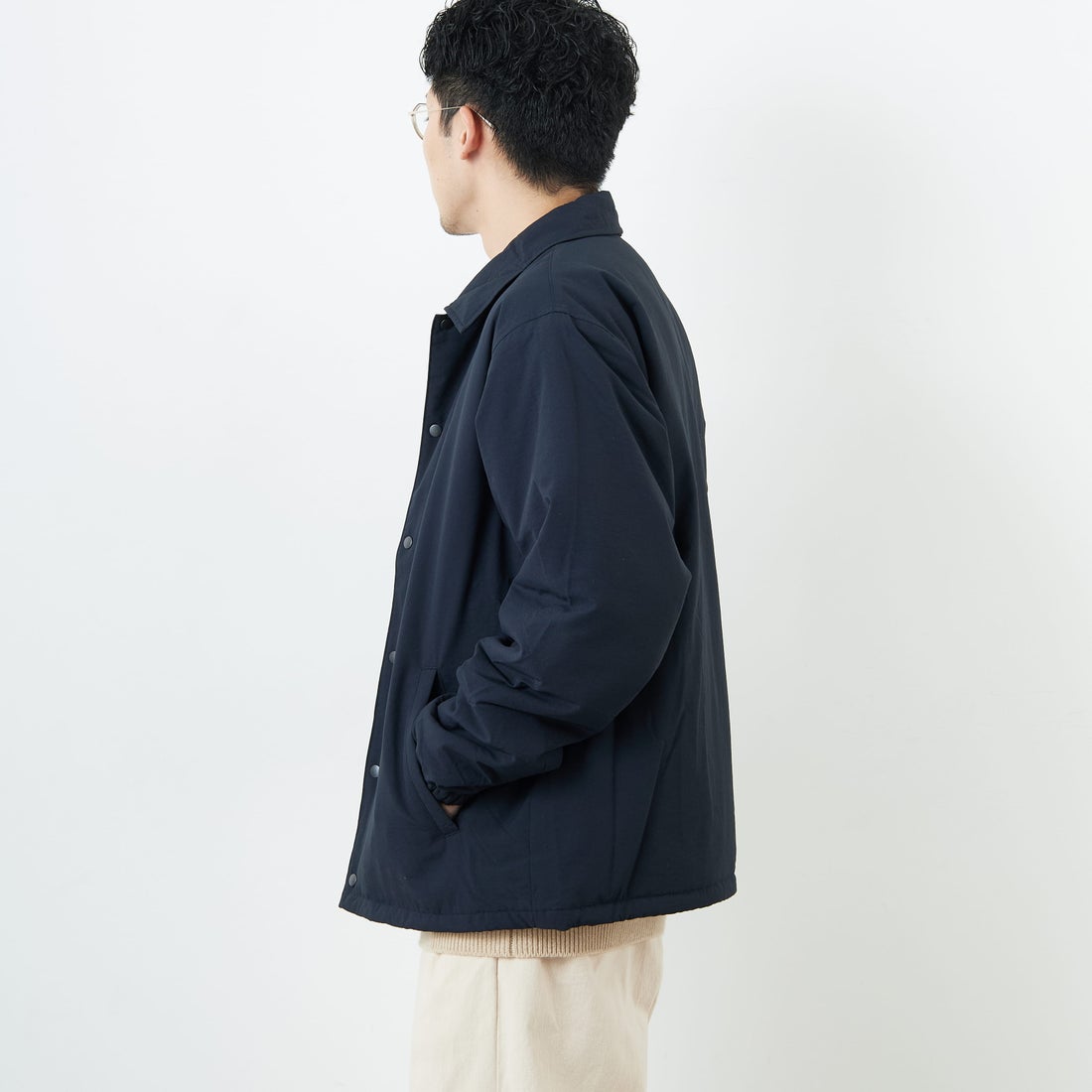 FRED PERRY [フレッドペリー] 別注 パデッドボタンスルージャケット [FPM-25A-23JF] NVY/HONEYC &&モデル身長：168cm 着用サイズ：M&&