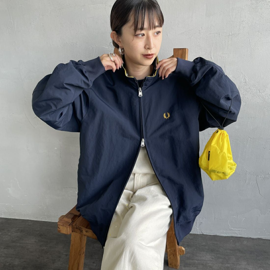 FRED PERRY [フレッドペリー] 別注 ナイロンブレンサムジャケット [FPM-25A-007JF] NVY/ECR/HO &&モデル身長：150cm 着用サイズ：10&&