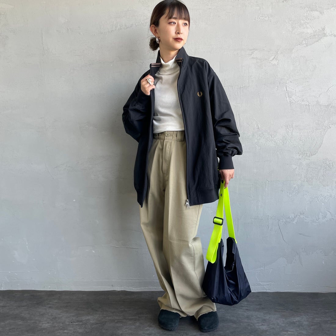 FRED PERRY [フレッドペリー] 別注 ナイロンブレンサムジャケット [FPM-25A-007JF] BLK/SHADED &&モデル身長：150cm 着用サイズ：10&&